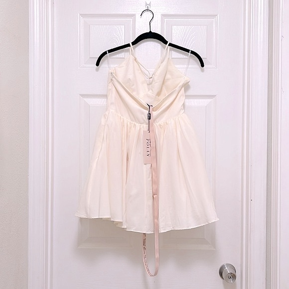 NWT Oh Polly AUGUSTA Halterneck Floral-Appliqué Corset Mini Dress in Ivory - Picture 6 of 9